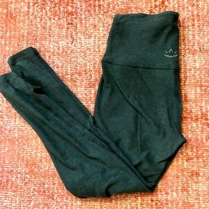 Beyond Yoga “Space Dye Caught in the Midi” leggings in XS
